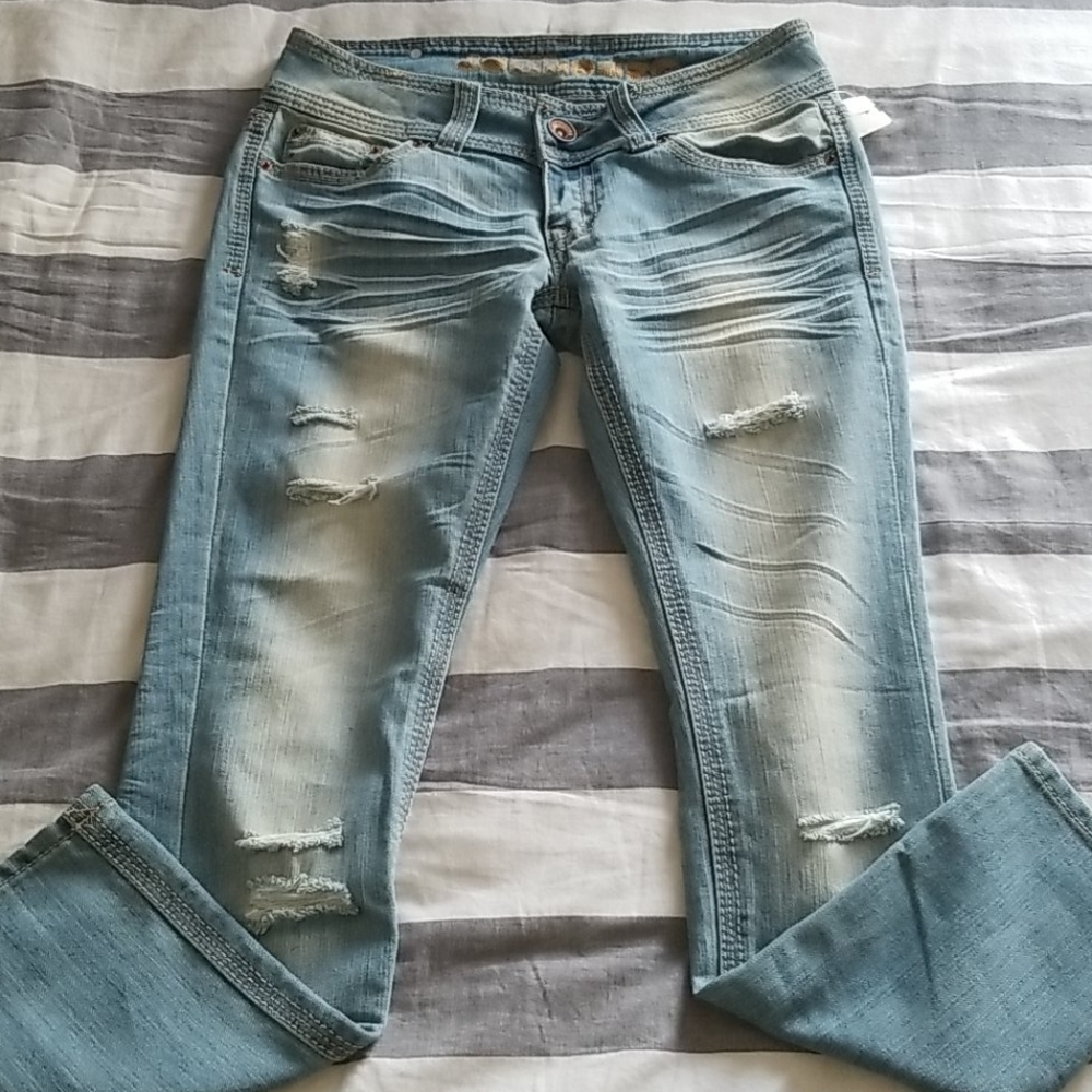 Dollhouse Distressed Jeans 🟢🟢
